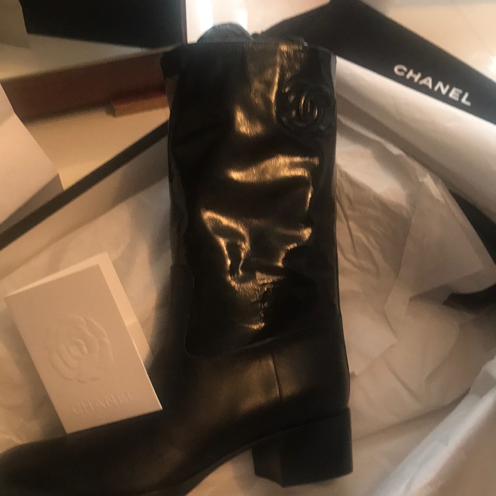 Chanel short boots Veau Brilliant brand new !